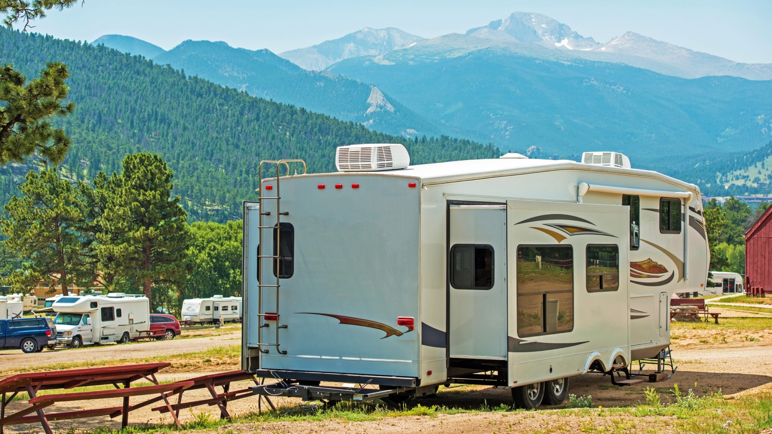 Details about the construction of an RV or camper slide-out