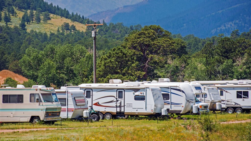 How much does a camper & RV weigh?