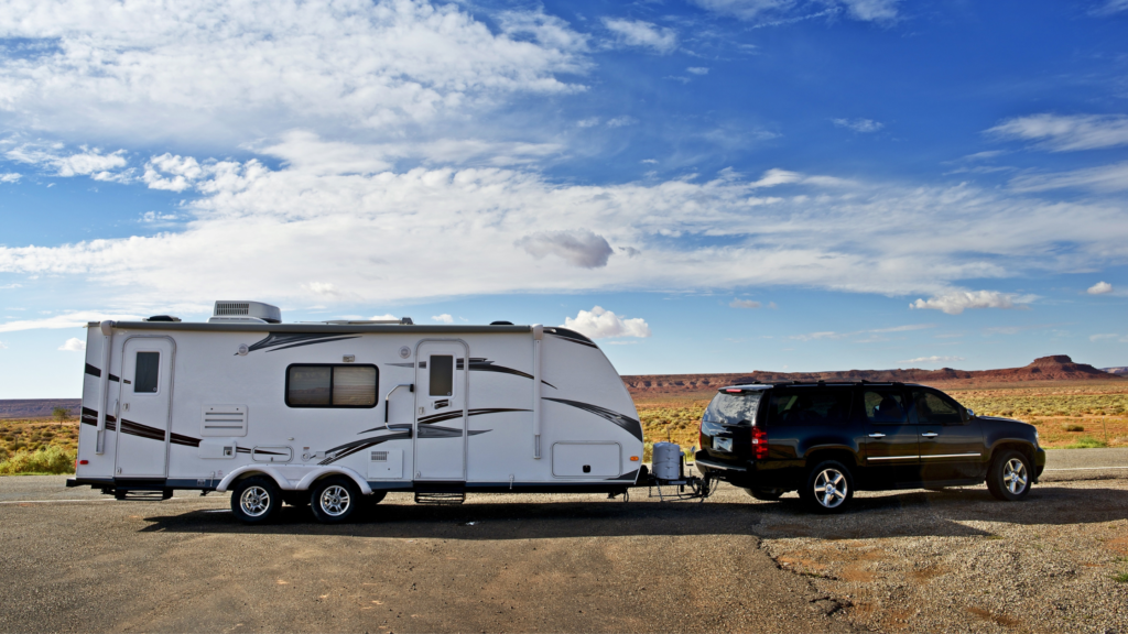 Difference between 5th wheel vs a travel trailer
