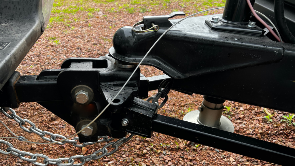 What are the types of 5th wheel hitches?